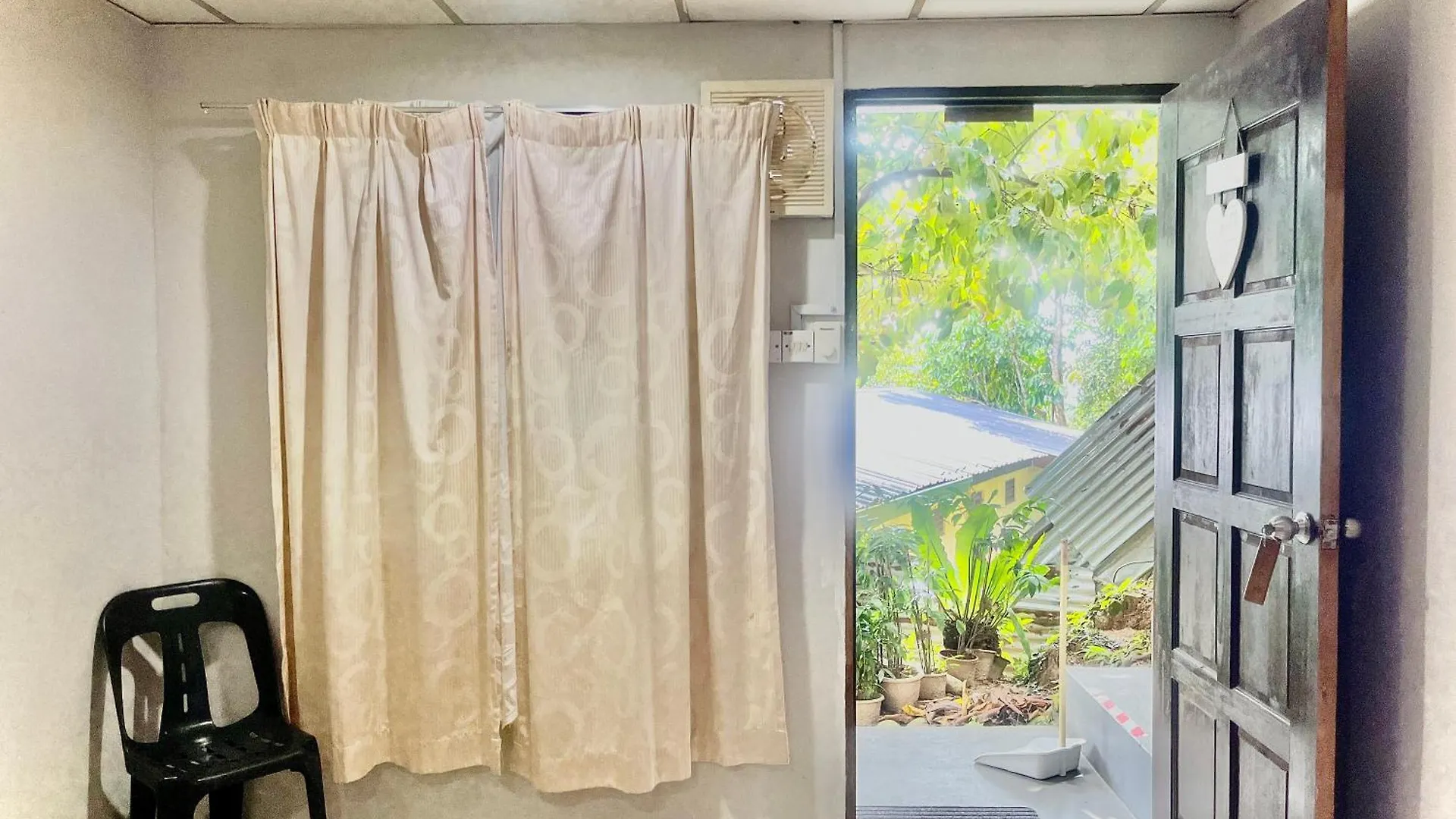 Nuluhon Garden Retreat House Hostel Kota Kinabalu Malaysia