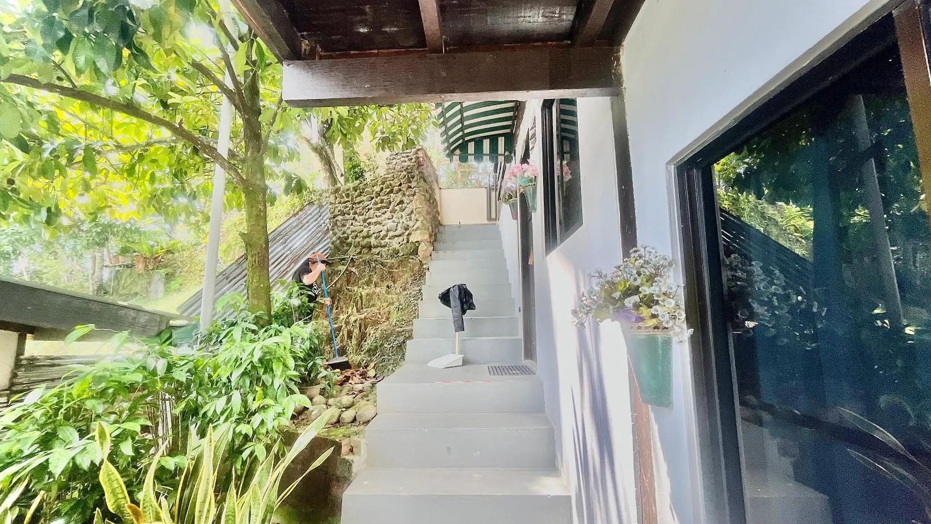 Nuluhon Garden Retreat House Hostel Kota Kinabalu