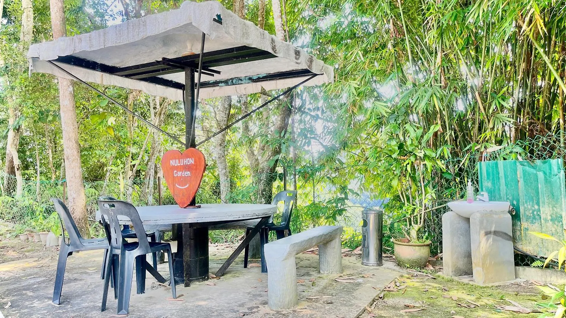 Nuluhon Garden Retreat House Hostel Kota Kinabalu 0*,
