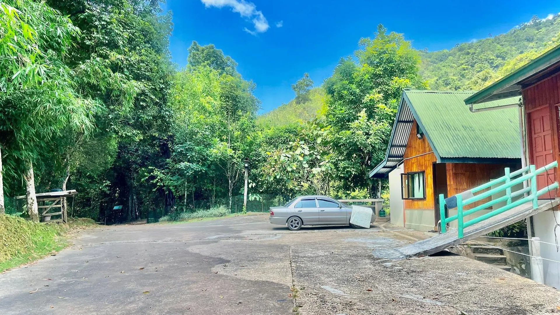 Nuluhon Garden Retreat House Hostel Kota Kinabalu